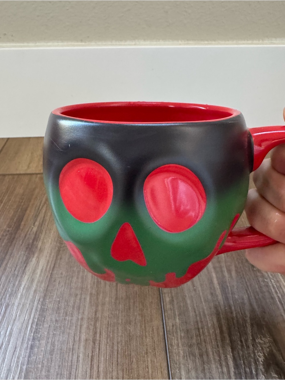 Disney poison apple color changing mug | large | EUC | Snow White